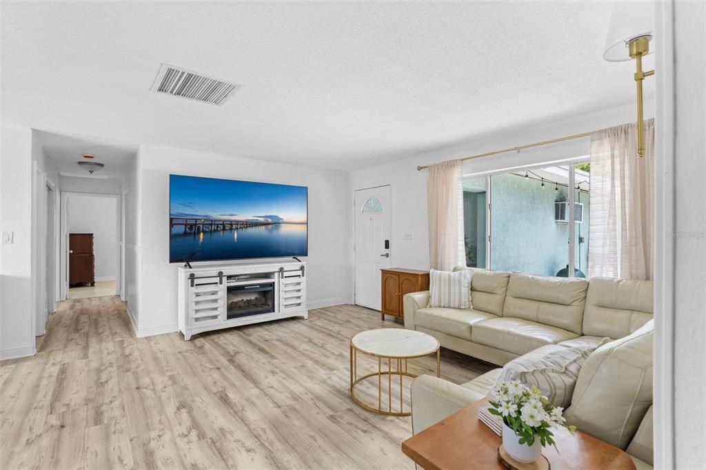 For Sale: $349,900 (5 beds, 3 baths, 1795 Square Feet)