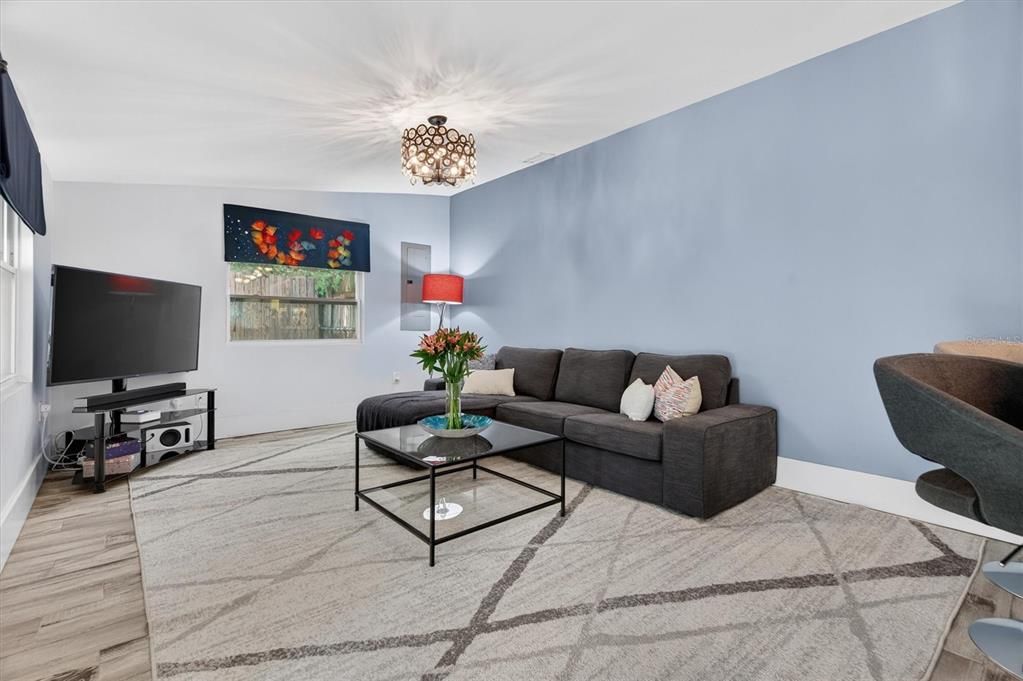 For Sale: $535,000 (4 beds, 2 baths, 1739 Square Feet)