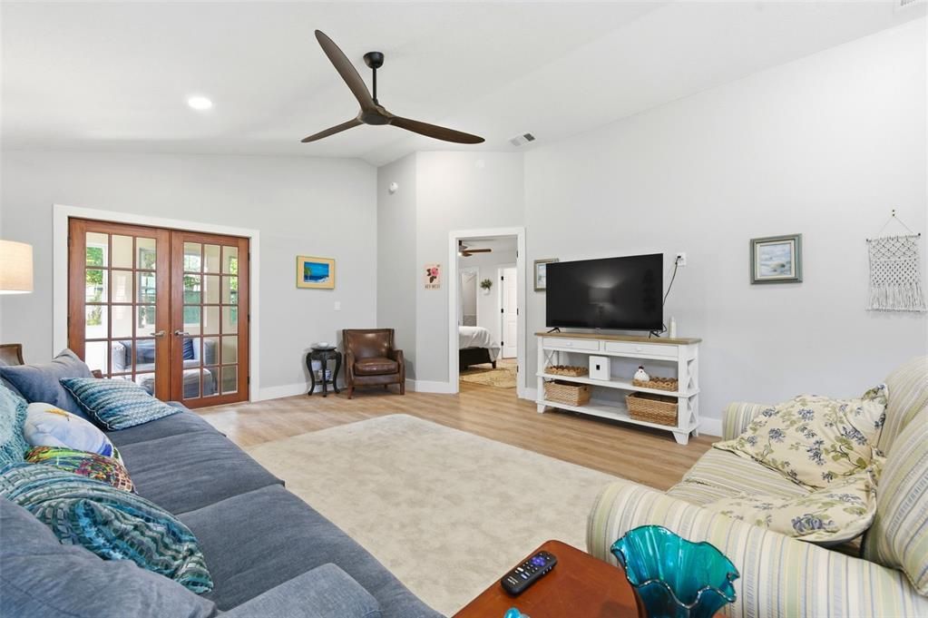For Sale: $339,999 (3 beds, 2 baths, 1423 Square Feet)