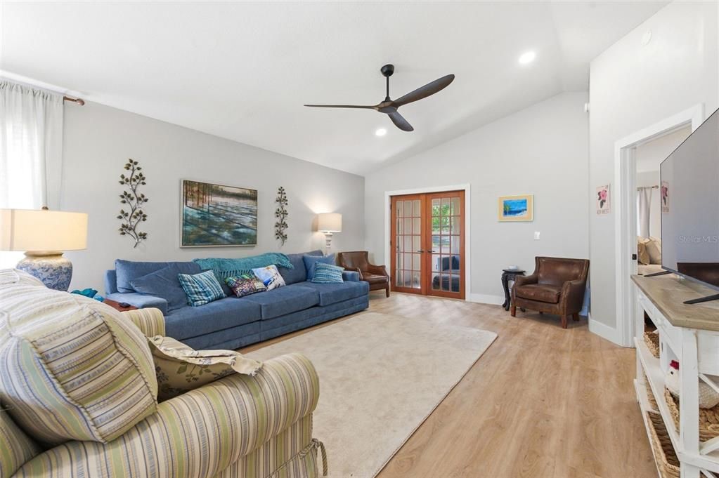 For Sale: $339,999 (3 beds, 2 baths, 1423 Square Feet)