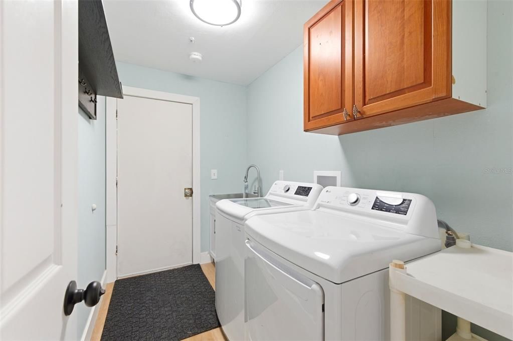 For Sale: $339,999 (3 beds, 2 baths, 1423 Square Feet)