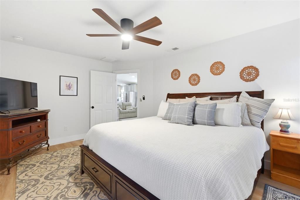 For Sale: $339,999 (3 beds, 2 baths, 1423 Square Feet)