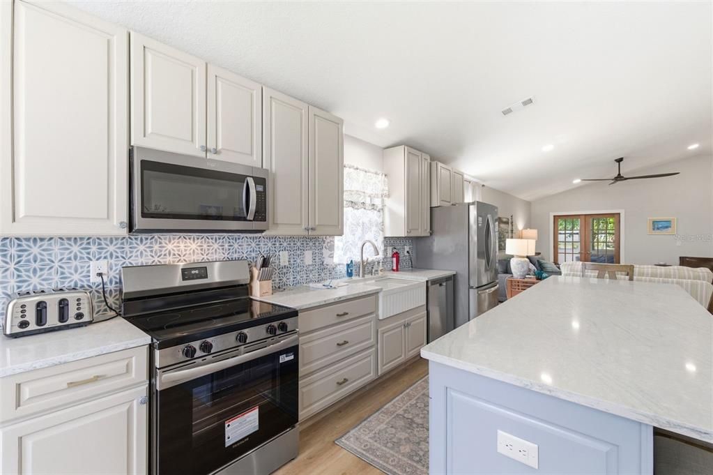 For Sale: $339,999 (3 beds, 2 baths, 1423 Square Feet)
