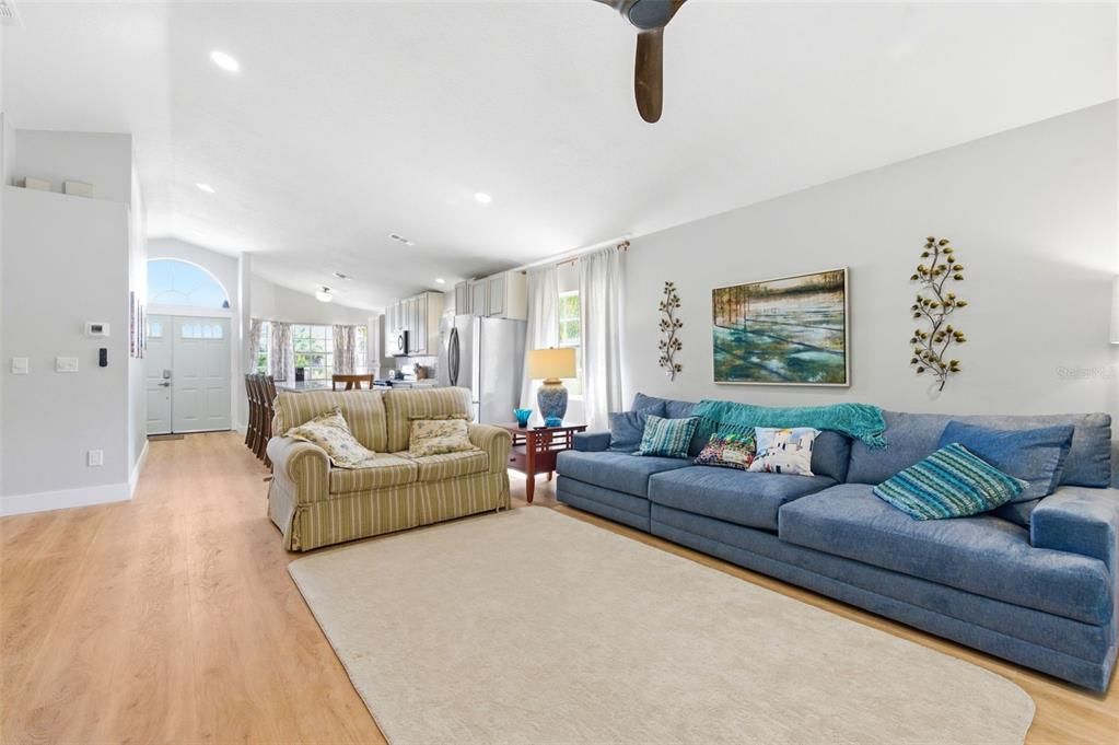 For Sale: $339,999 (3 beds, 2 baths, 1423 Square Feet)