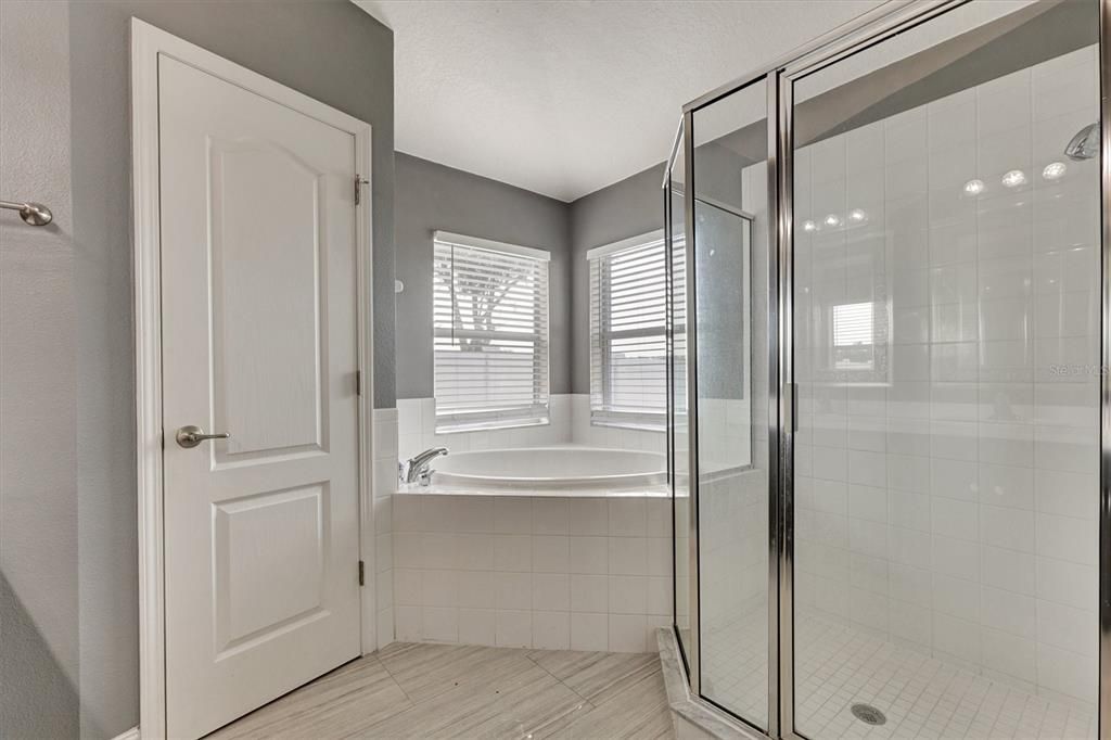 For Sale: $340,000 (4 beds, 2 baths, 1995 Square Feet)