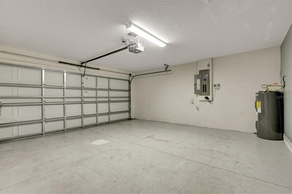 For Sale: $340,000 (4 beds, 2 baths, 1995 Square Feet)