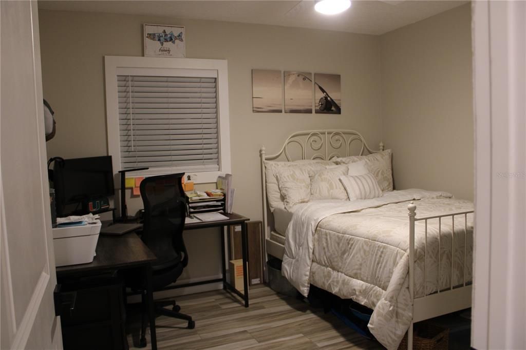 Active With Contract: $350,000 (2 beds, 1 baths, 815 Square Feet)