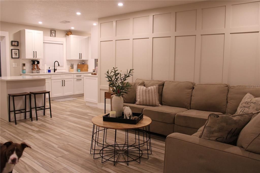 Active With Contract: $350,000 (2 beds, 1 baths, 815 Square Feet)