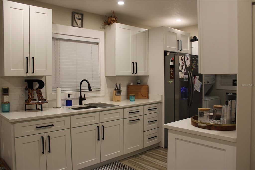 Active With Contract: $350,000 (2 beds, 1 baths, 815 Square Feet)