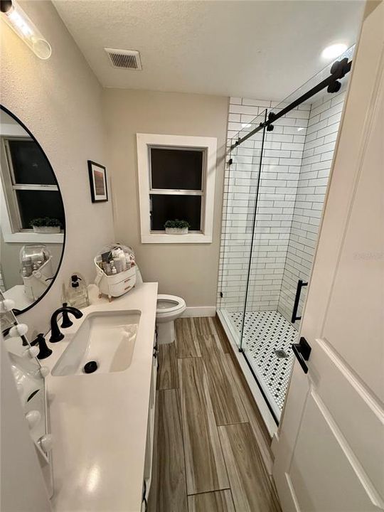 Active With Contract: $350,000 (2 beds, 1 baths, 815 Square Feet)