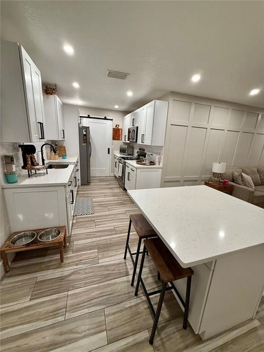 Active With Contract: $350,000 (2 beds, 1 baths, 815 Square Feet)