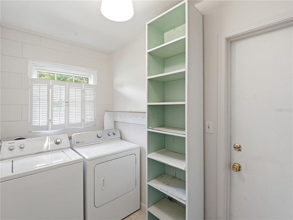 For Sale: $370,000 (4 beds, 2 baths, 1771 Square Feet)