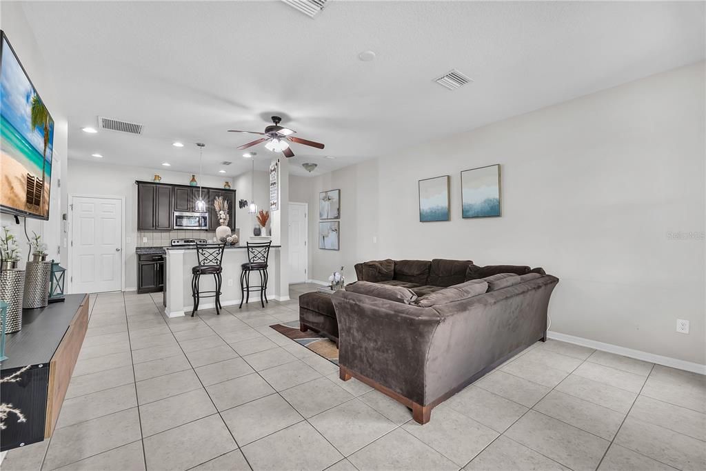 For Sale: $249,000 (3 beds, 2 baths, 1375 Square Feet)