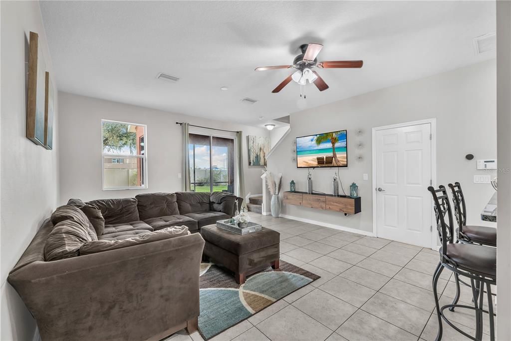 For Sale: $249,000 (3 beds, 2 baths, 1375 Square Feet)