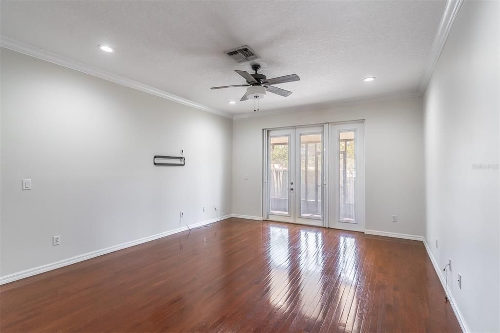 For Sale: $520,000 (3 beds, 2 baths, 1558 Square Feet)