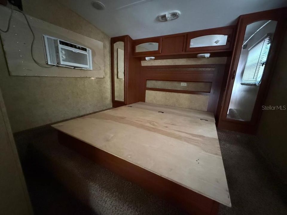 For Rent: $1,000 (1 beds, 1 baths, 256 Square Feet)