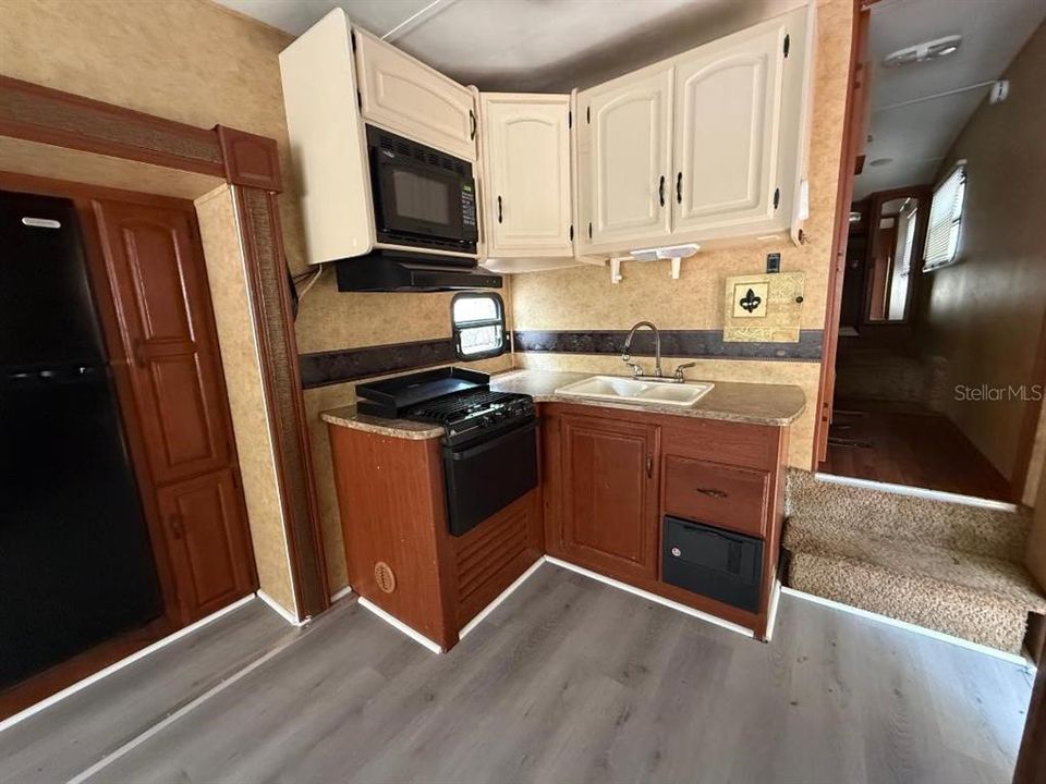 For Rent: $1,000 (1 beds, 1 baths, 256 Square Feet)