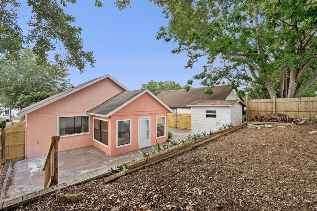 Active With Contract: $285,000 (3 beds, 2 baths, 1293 Square Feet)