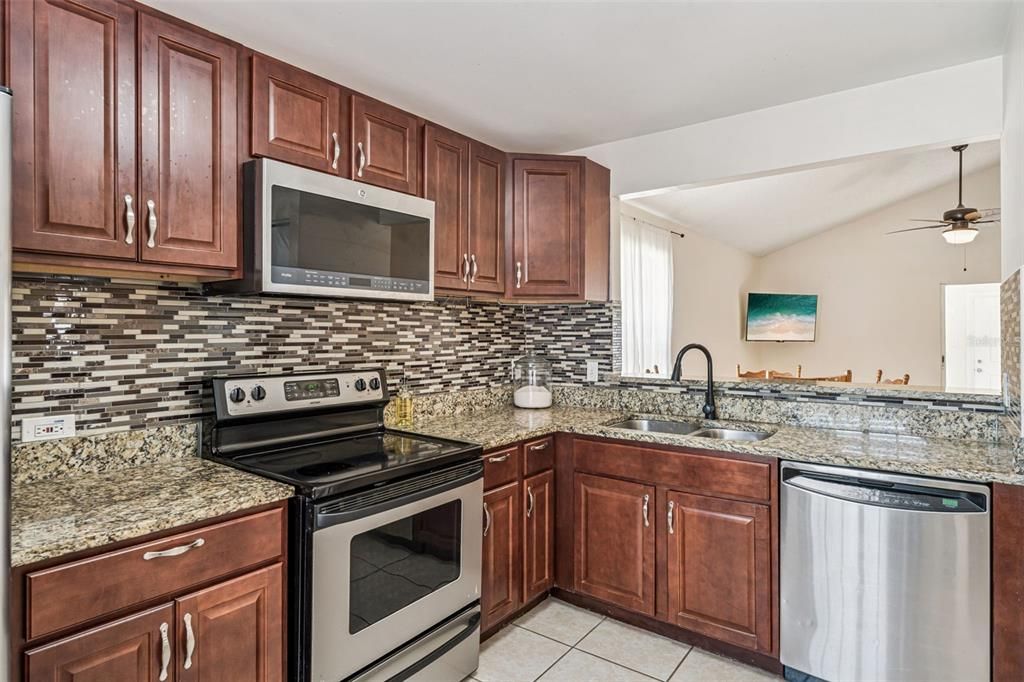 Active With Contract: $285,000 (3 beds, 2 baths, 1293 Square Feet)