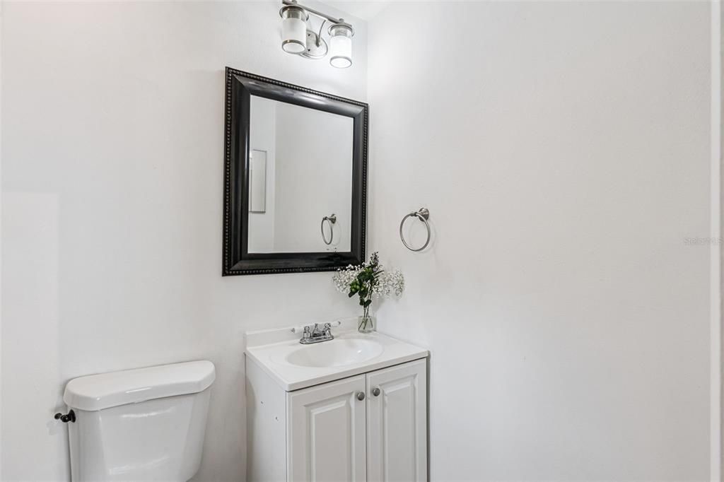 Active With Contract: $285,000 (3 beds, 2 baths, 1293 Square Feet)