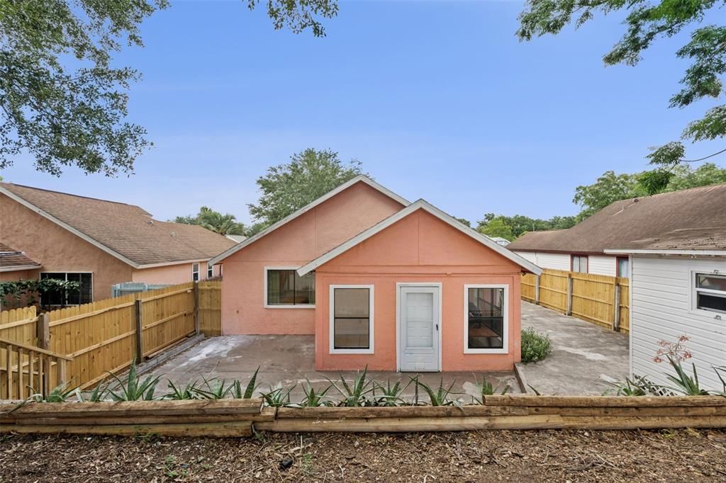 Active With Contract: $285,000 (3 beds, 2 baths, 1293 Square Feet)