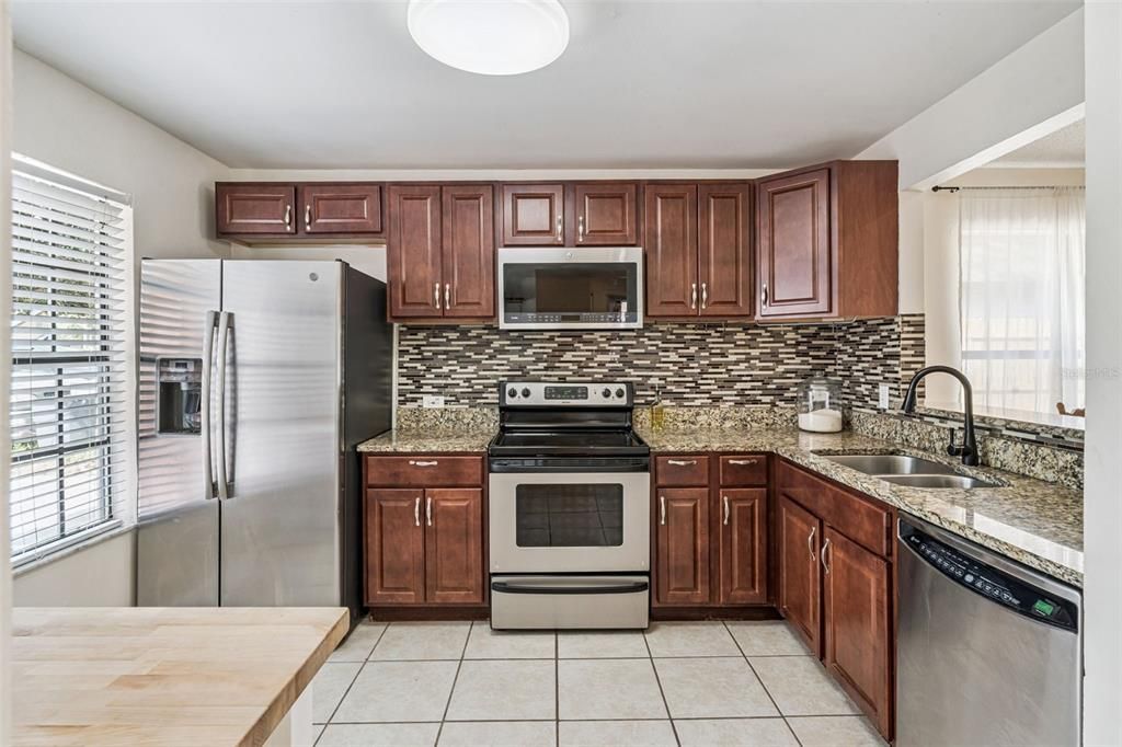 Active With Contract: $285,000 (3 beds, 2 baths, 1293 Square Feet)