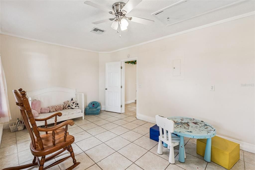 Active With Contract: $285,000 (3 beds, 2 baths, 1293 Square Feet)