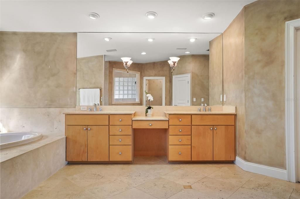 For Sale: $3,100,000 (6 beds, 4 baths, 5355 Square Feet)