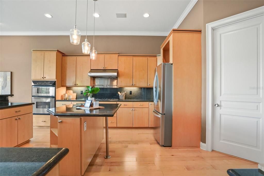 For Sale: $3,100,000 (6 beds, 4 baths, 5355 Square Feet)