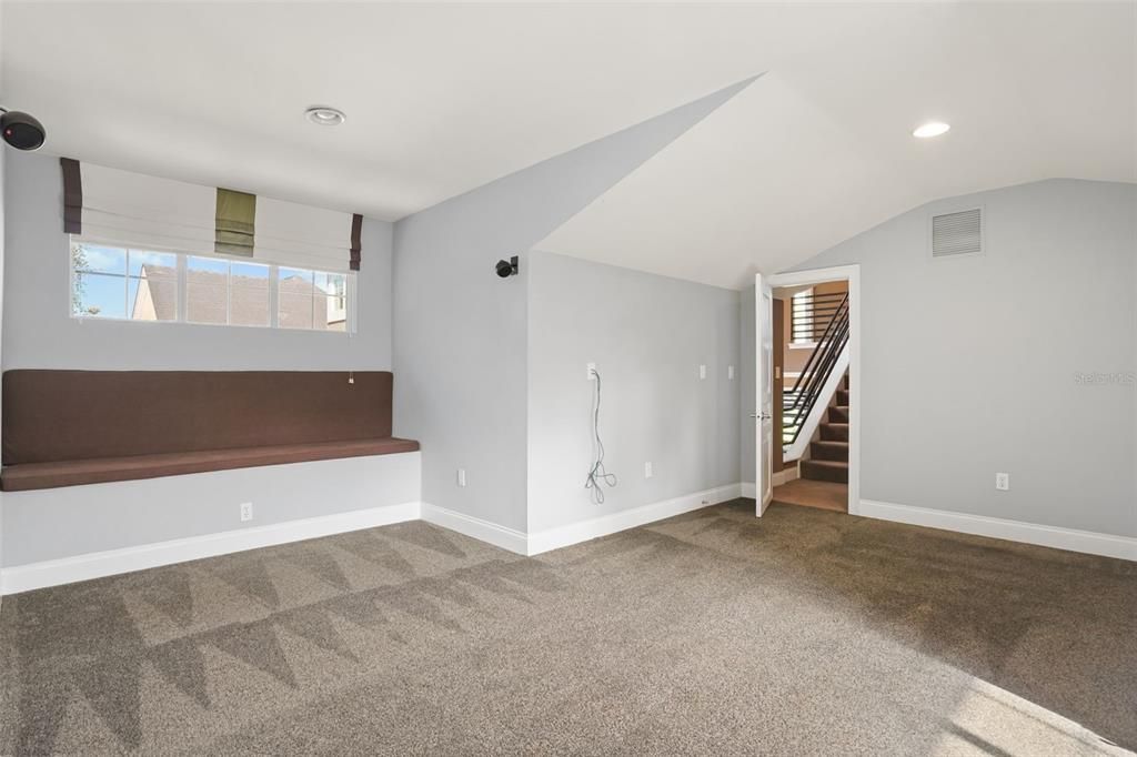 For Sale: $3,100,000 (6 beds, 4 baths, 5355 Square Feet)