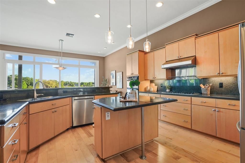 For Sale: $3,100,000 (6 beds, 4 baths, 5355 Square Feet)