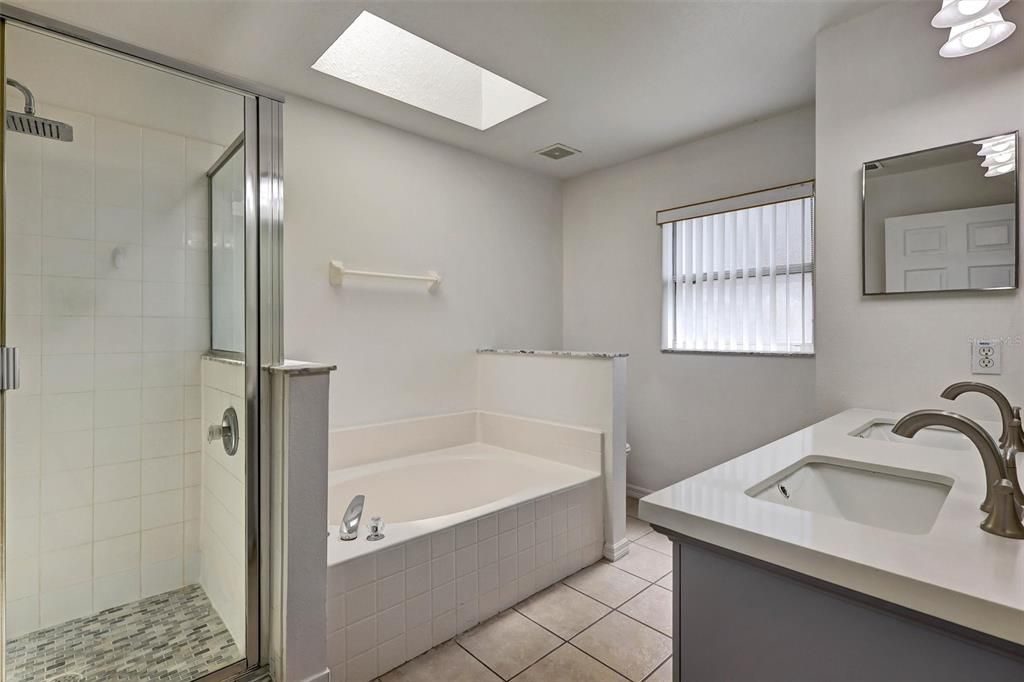 En Venta: $387,000 (4 camas, 2 baños, 1502 Pies cuadrados)