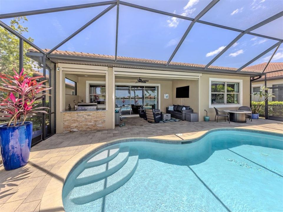 For Sale: $750,000 (3 beds, 2 baths, 1996 Square Feet)