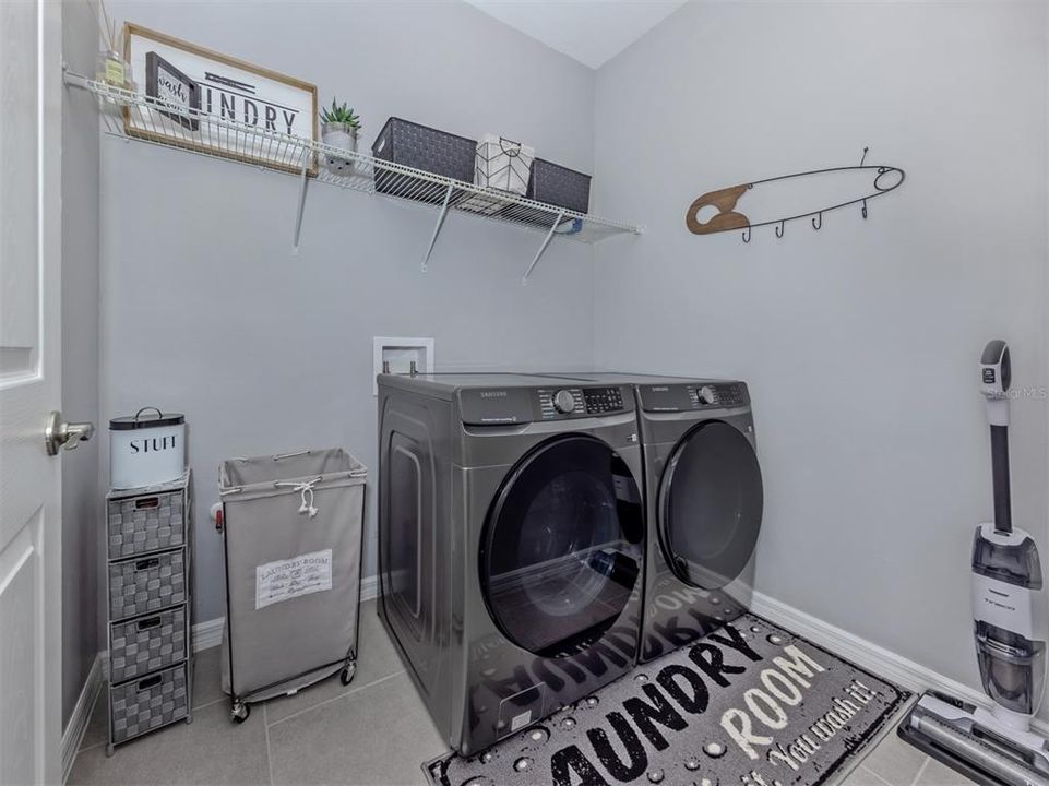 For Sale: $750,000 (3 beds, 2 baths, 1996 Square Feet)