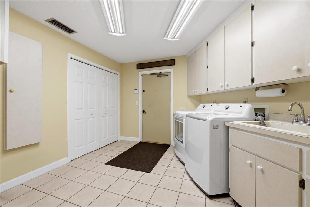 For Sale: $1,158,000 (4 beds, 3 baths, 3805 Square Feet)