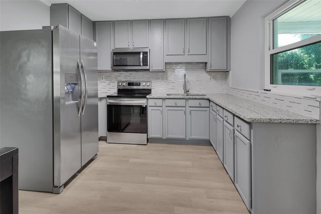 На продажу: $265,000 (2 спален, 1 ванн, 1011 Квадратных фут)