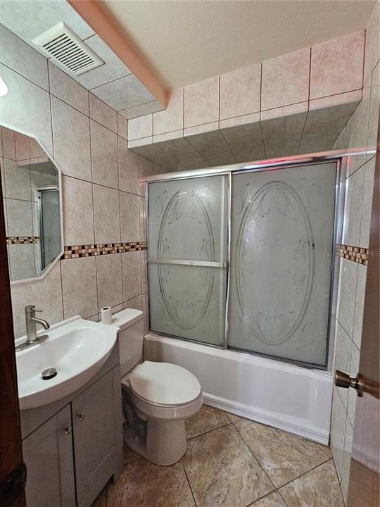 En Venta: $349,900 (3 camas, 3 baños, 2241 Pies cuadrados)