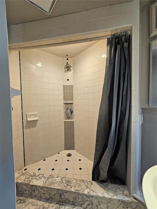 En Venta: $349,900 (3 camas, 3 baños, 2241 Pies cuadrados)