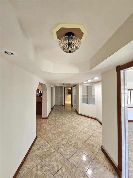 En Venta: $349,900 (3 camas, 3 baños, 2241 Pies cuadrados)