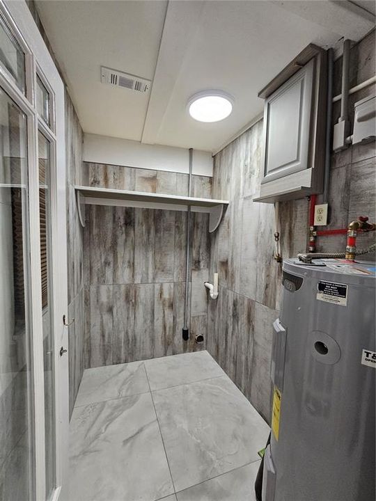 En Venta: $349,900 (3 camas, 3 baños, 2241 Pies cuadrados)
