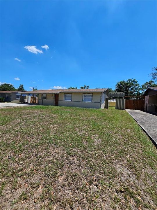 En Venta: $349,900 (3 camas, 3 baños, 2241 Pies cuadrados)