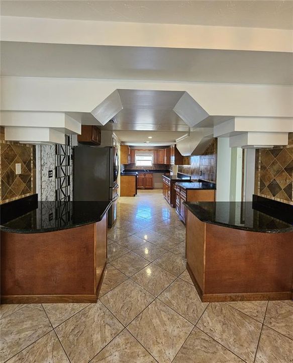 En Venta: $349,900 (3 camas, 3 baños, 2241 Pies cuadrados)