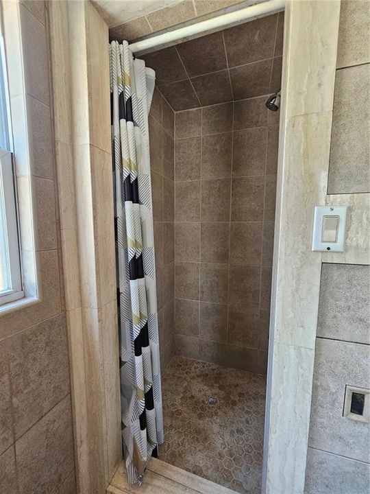 En Venta: $349,900 (3 camas, 3 baños, 2241 Pies cuadrados)