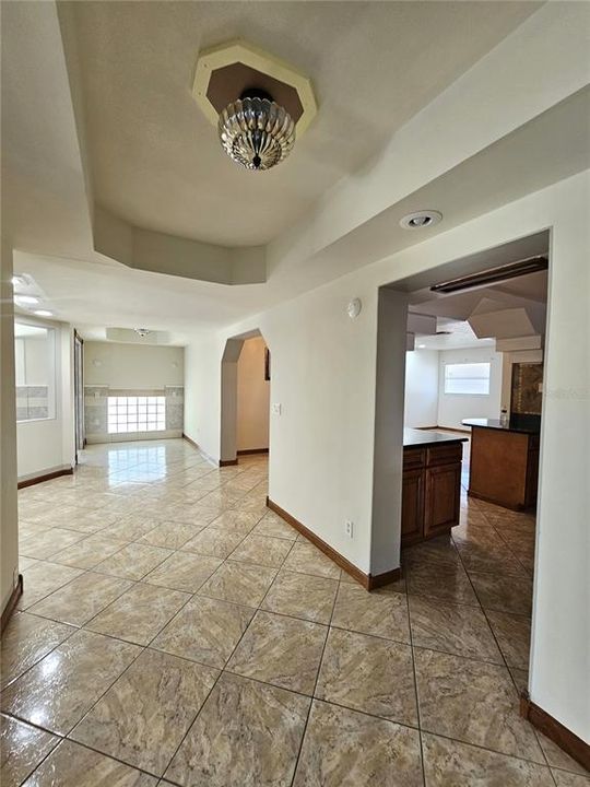 En Venta: $349,900 (3 camas, 3 baños, 2241 Pies cuadrados)