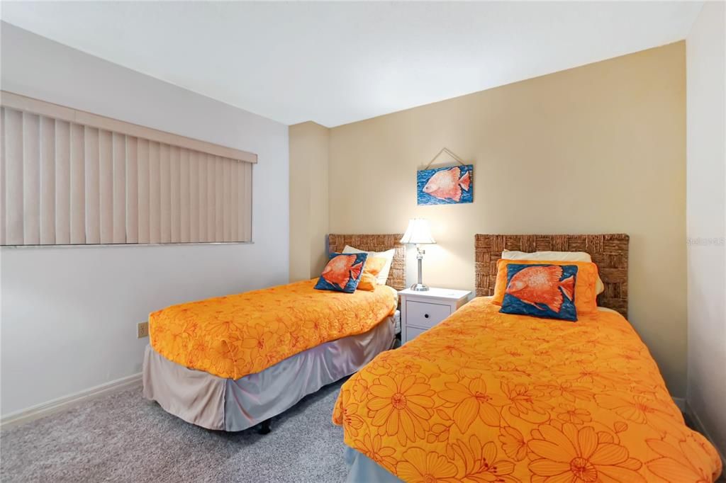 For Sale: $559,000 (2 beds, 2 baths, 1213 Square Feet)