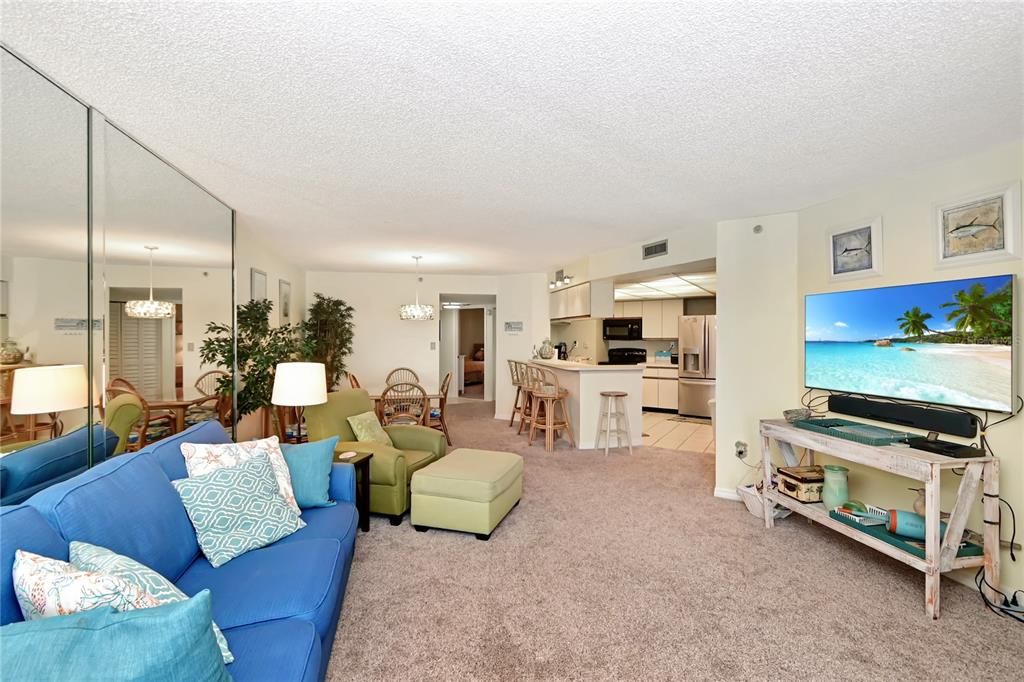 For Sale: $559,000 (2 beds, 2 baths, 1213 Square Feet)