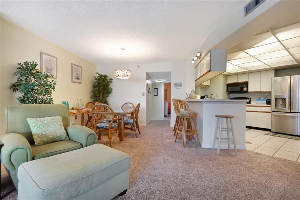 For Sale: $559,000 (2 beds, 2 baths, 1213 Square Feet)