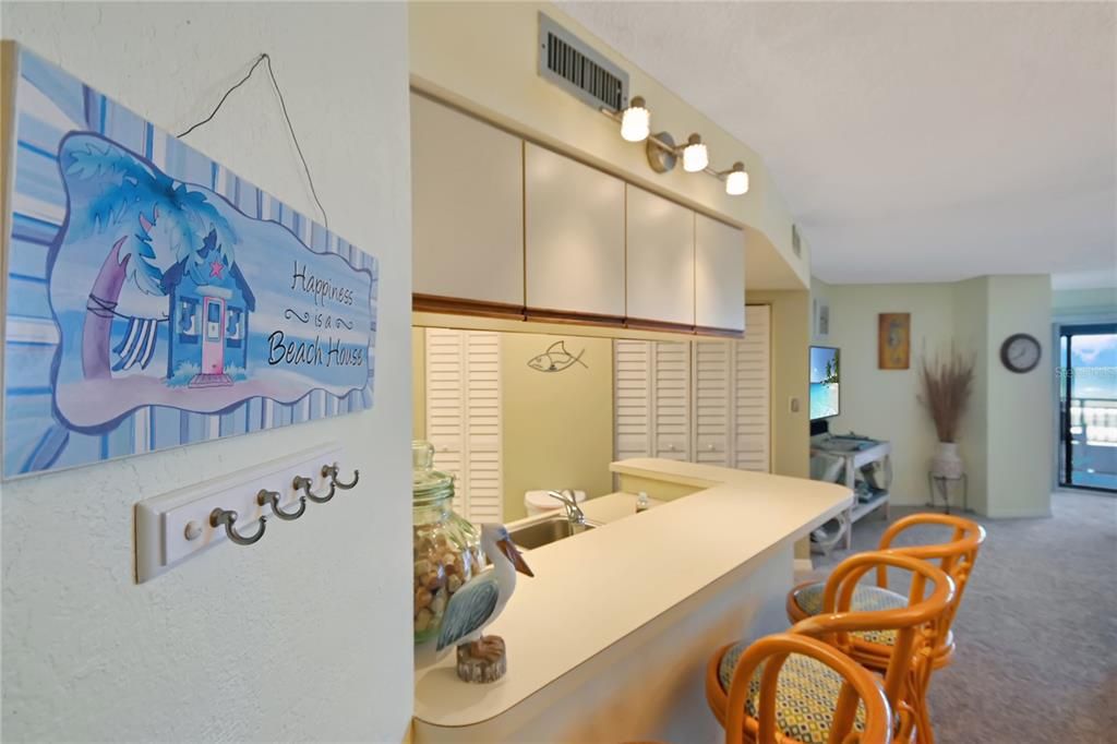 For Sale: $559,000 (2 beds, 2 baths, 1213 Square Feet)