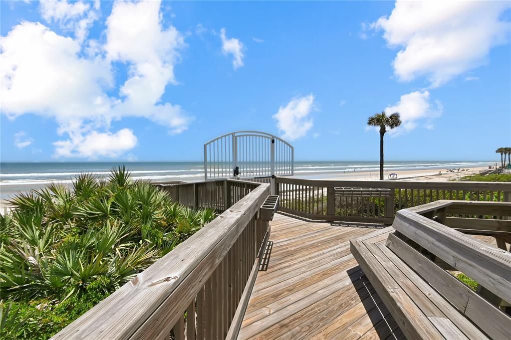 For Sale: $559,000 (2 beds, 2 baths, 1213 Square Feet)