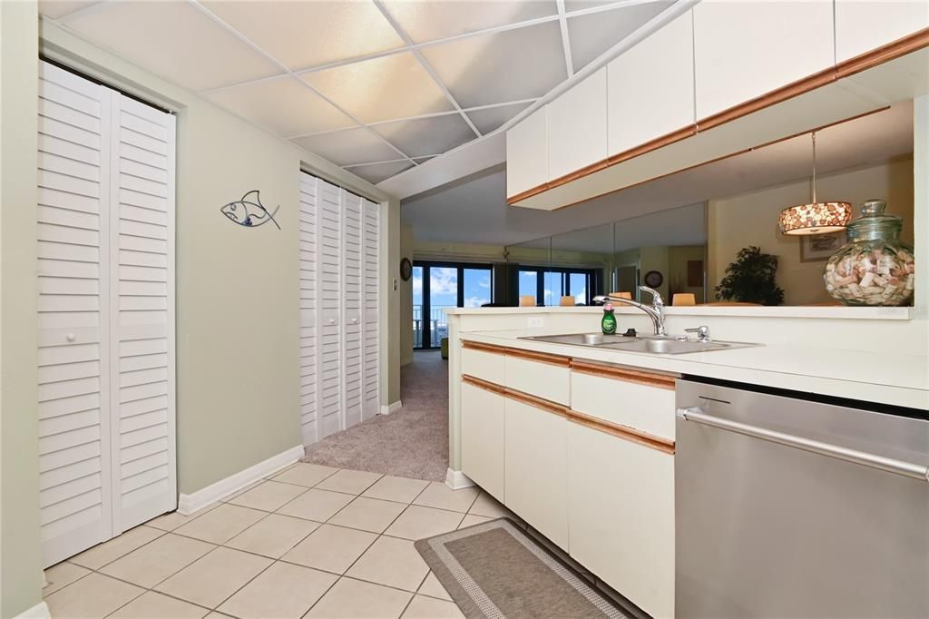 For Sale: $559,000 (2 beds, 2 baths, 1213 Square Feet)